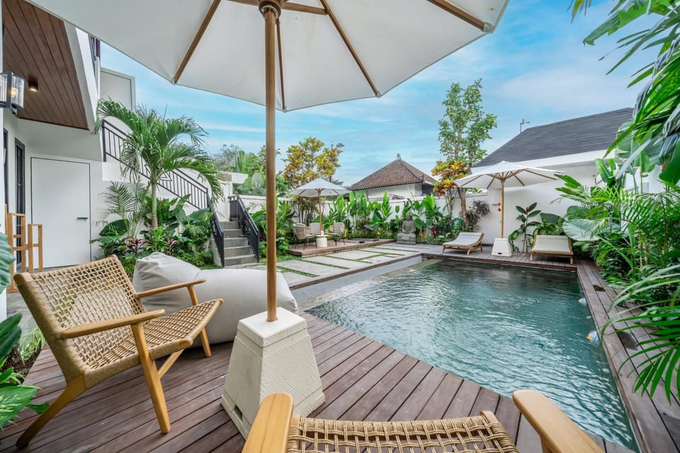 Balcony/Terrace, Swimming pool, sunbed
