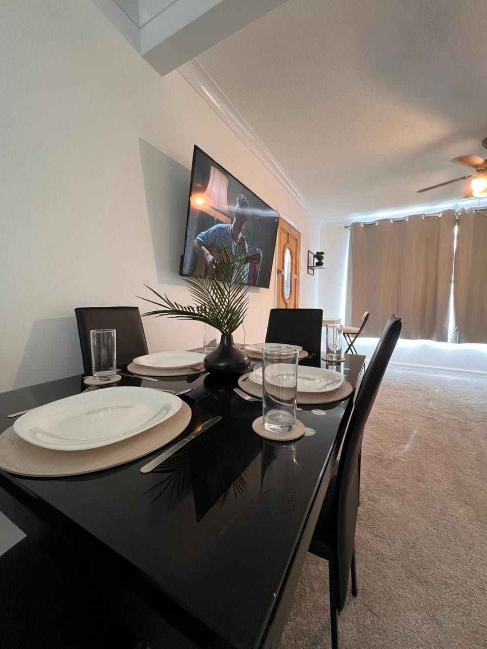 TV and multimedia, Living room, Seating area, Dining area, Evening entertainment