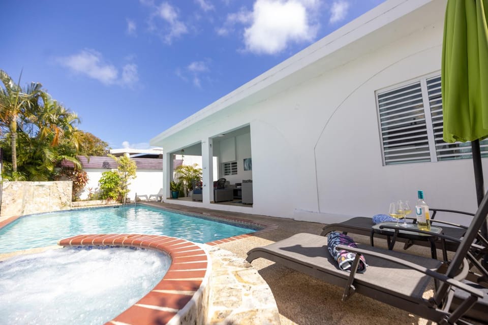 Patio, Swimming pool, Swimming pool, sunbed
