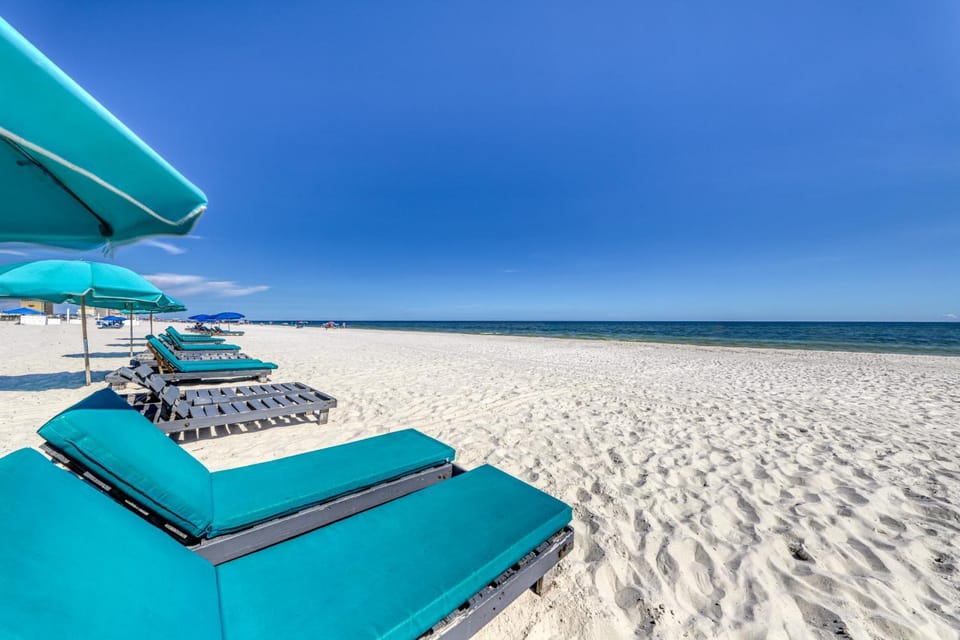 Tropic Isles 702 Apartment in West Beach