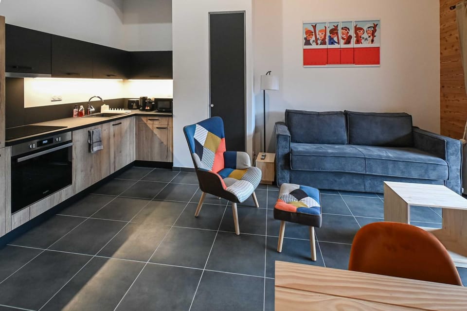 Dans résidence neuve LE SNOW ROC sur les pistes, appartement 8 personnes 2 chambres et coin montagne avec Terrasse WIFI et SAUNA Apartment in Haute-Savoie