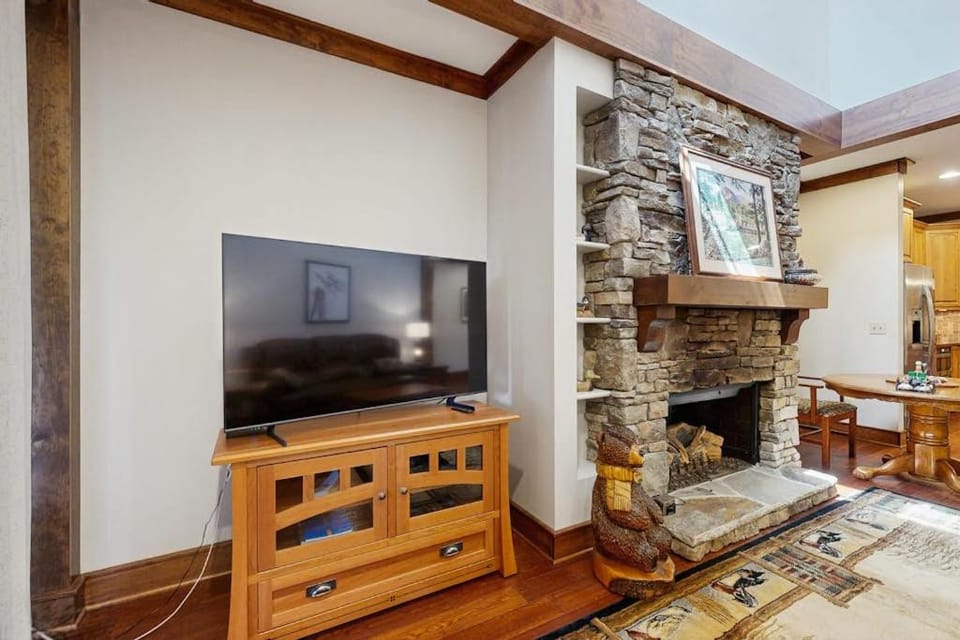 Firefly Cove #202 House in Lake Lure