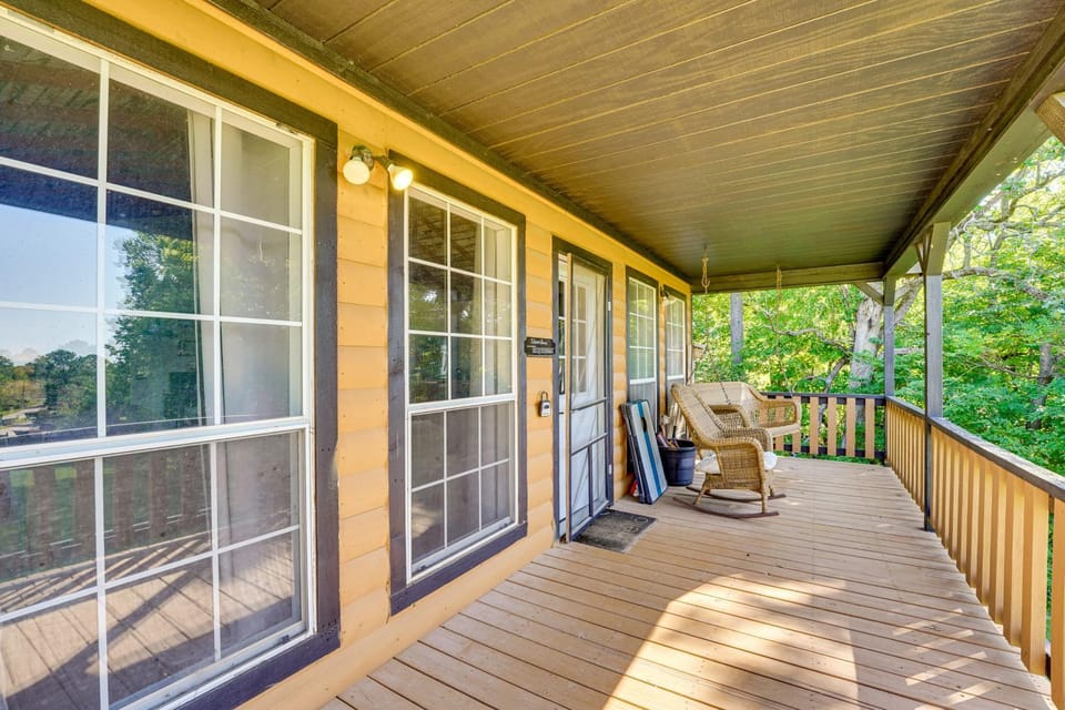 1 Mi to Downtown Eureka Springs: Studio Retreat Apartment in Eureka Springs