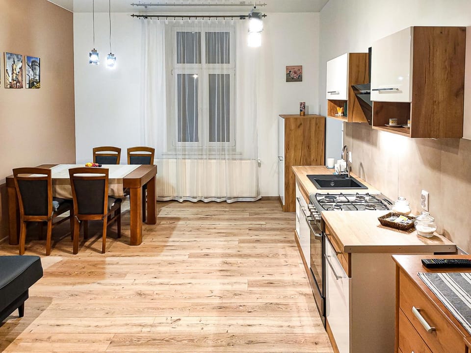 Property building, Breakfast
