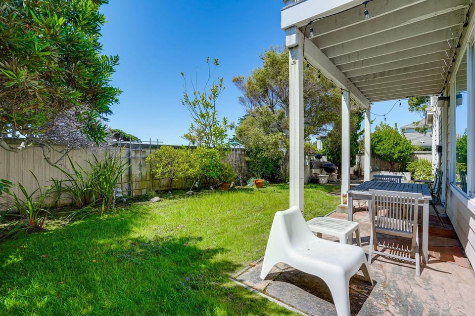 1 Block to Bay: Pet-Friendly Retreat in Alameda! House in Alameda