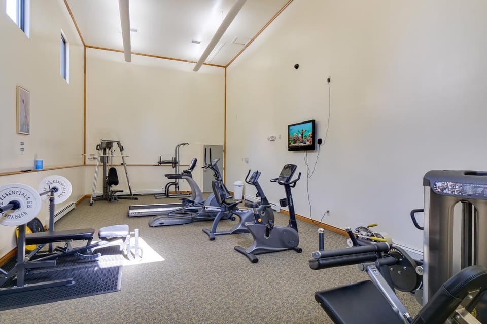 Pool & Hot Tub Access! Silverthorne Basecamp House in Wildernest
