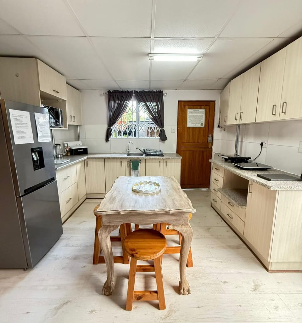 Dining area, kitchen