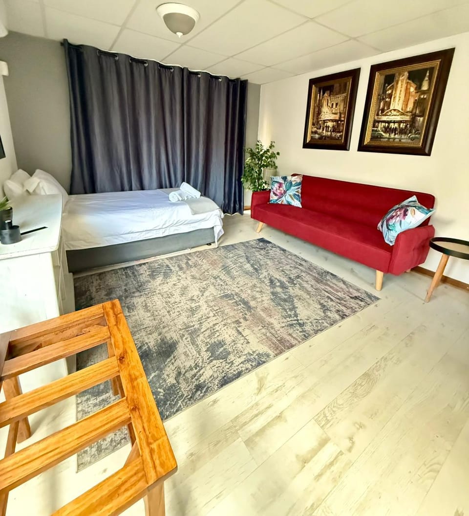 Bed, Living room
