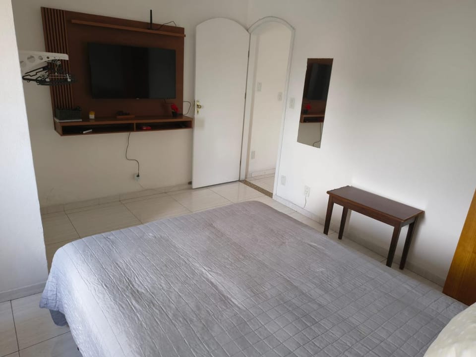 Bed, TV and multimedia, Bedroom