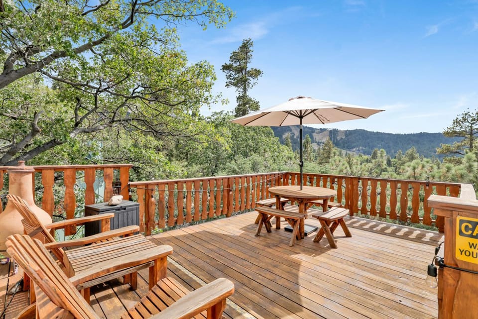 Patio, BBQ facilities, Mountain view