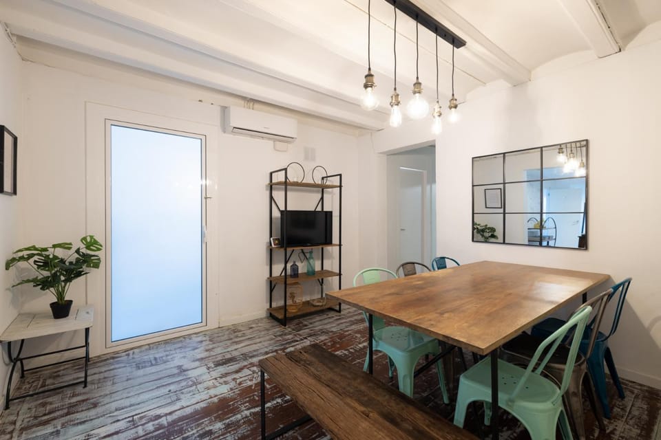 Communal lounge/ TV room, TV and multimedia, Kitchen or kitchenette, Living room, Seating area, Dining area