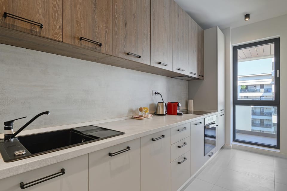 Coffee/tea facilities, Kitchen or kitchenette, stove