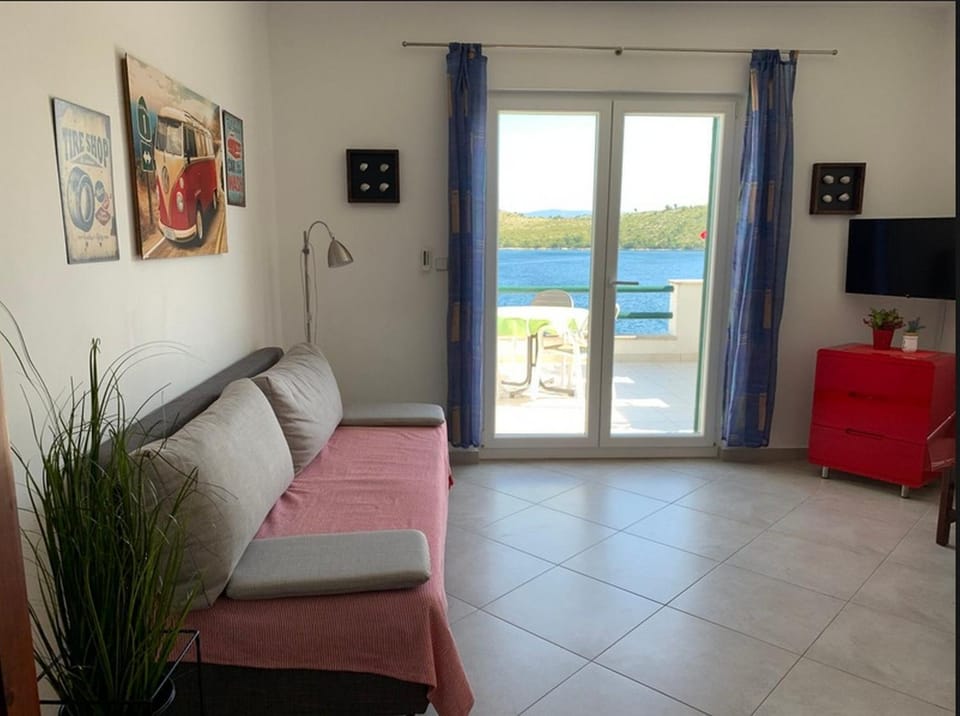 TV and multimedia, View (from property/room), Living room, Sea view