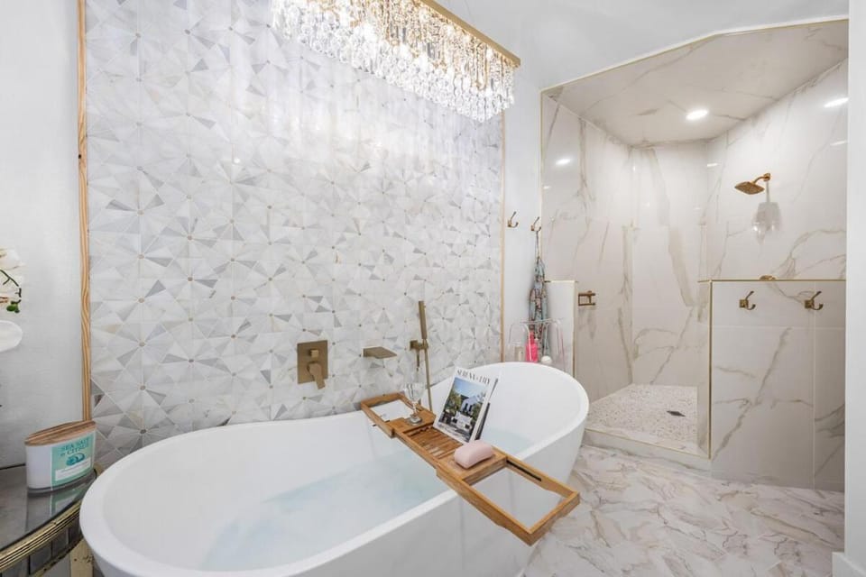 Shower, Toilet, Bathroom, Bath