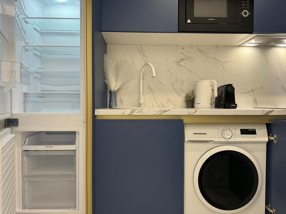 Kitchen or kitchenette, washing machine