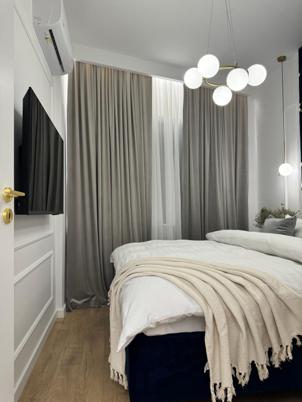 Bed, TV and multimedia, Bedroom, air conditioner