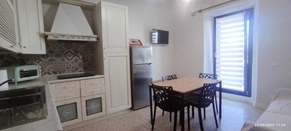 Kitchen or kitchenette, Dining area, dishwasher, oven, pet friendly, stove, toaster