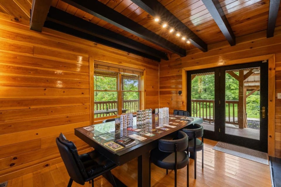 Red River Gorge Family Cabin with Hot Tub Cabin in Kentucky