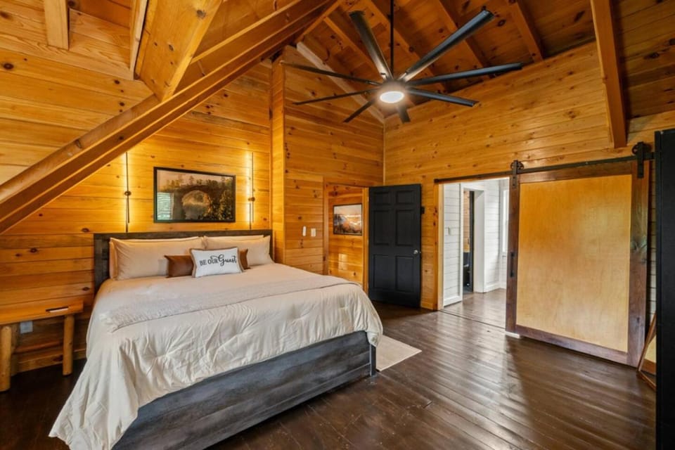 Red River Gorge Family Cabin with Hot Tub Cabin in Kentucky
