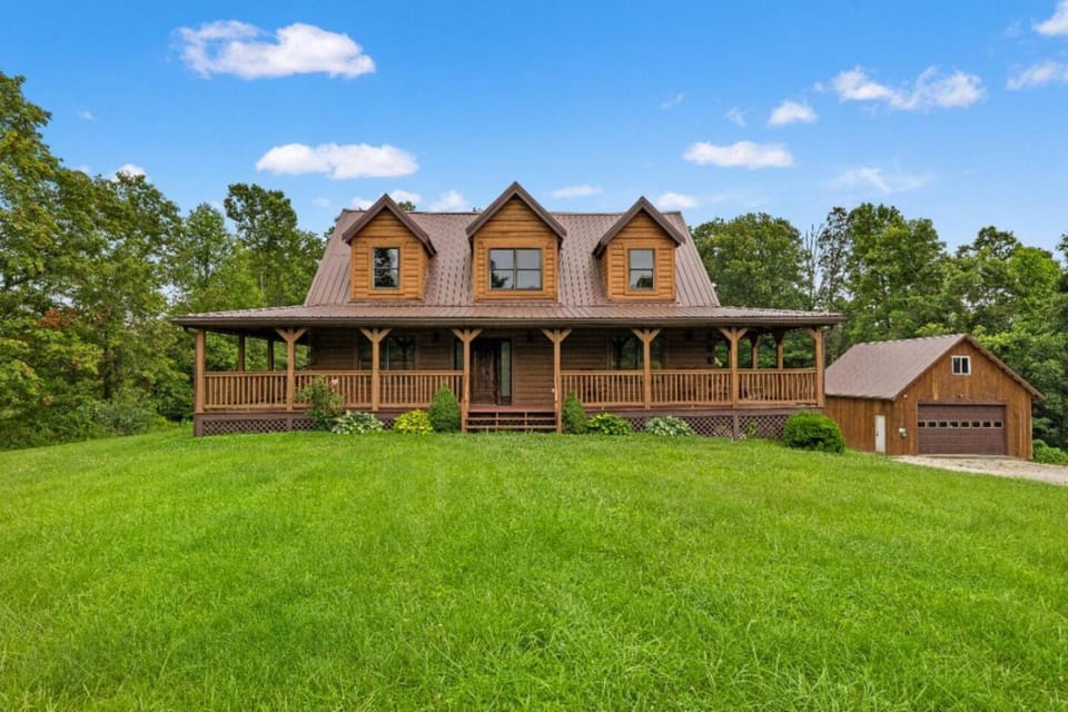 Red River Gorge Family Cabin with Hot Tub Cabin in Kentucky