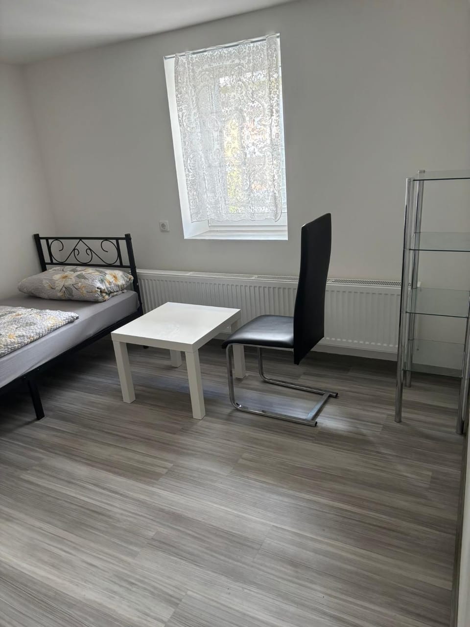 Bed, Photo of the whole room, Dining area