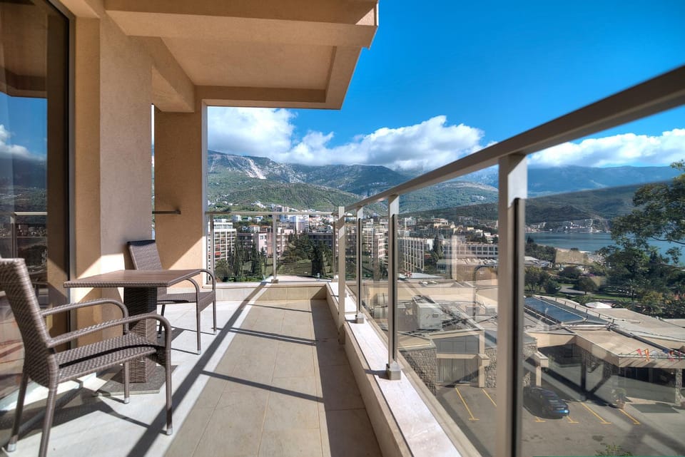 Balcony/Terrace, Mountain view