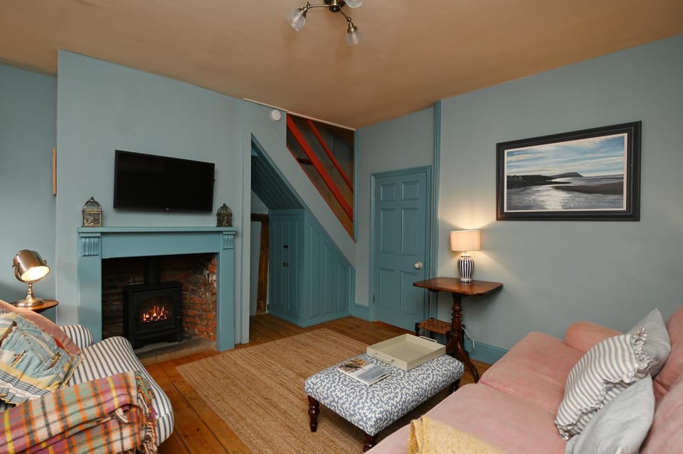 Living room, fireplace