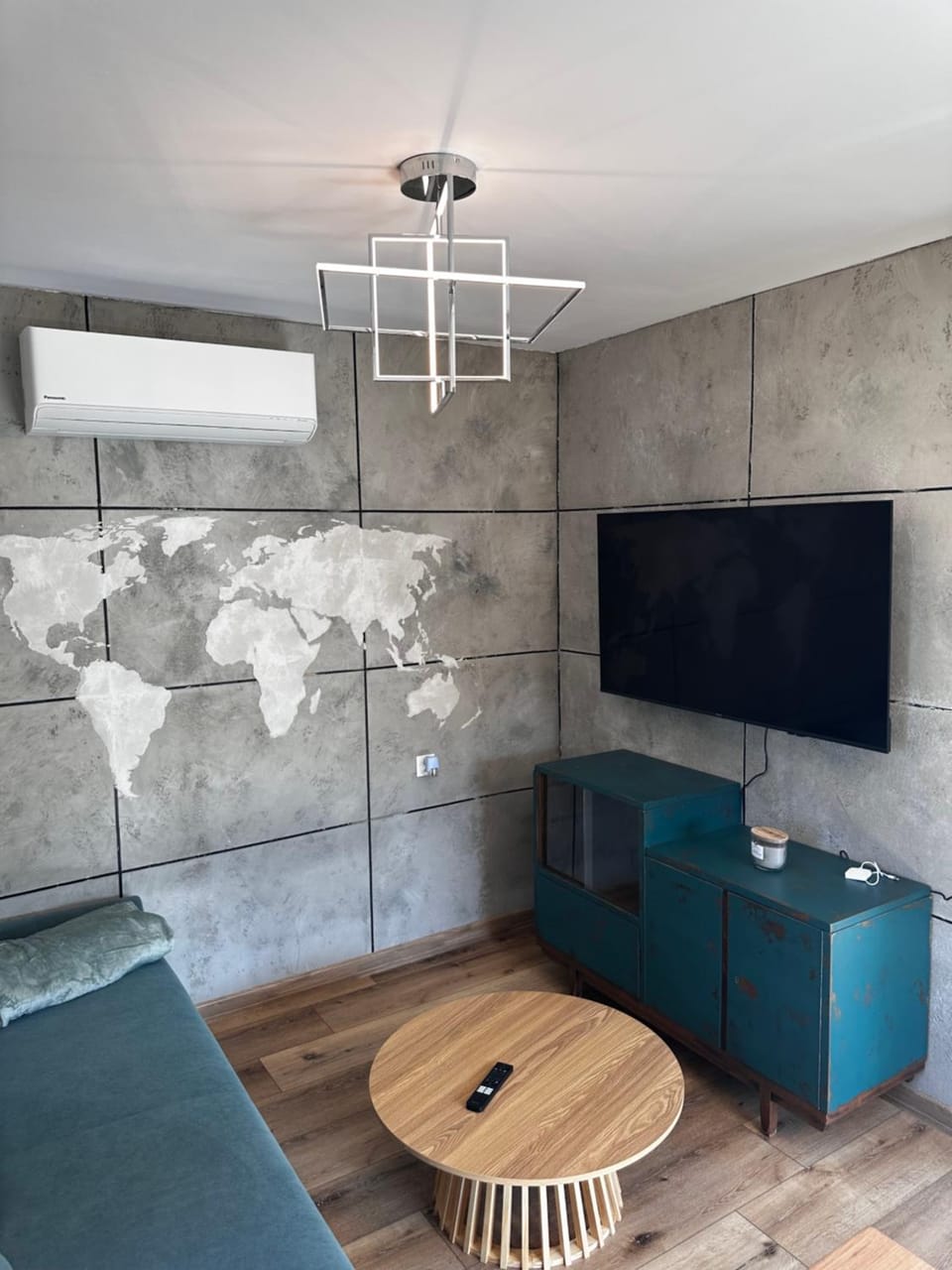 TV and multimedia, Living room, Seating area, Evening entertainment