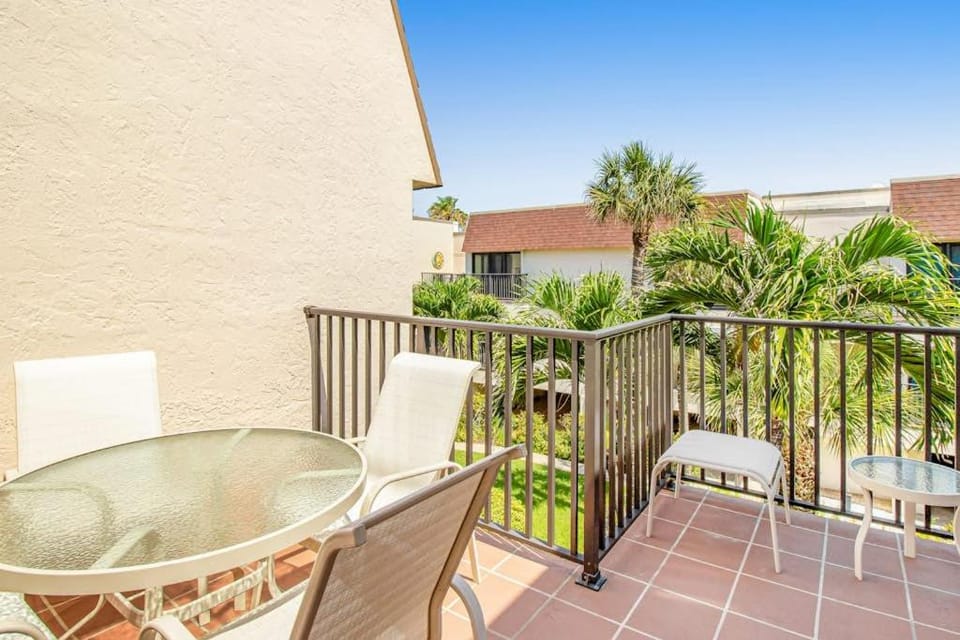 A Gulf Front Getaway House in Holmes Beach