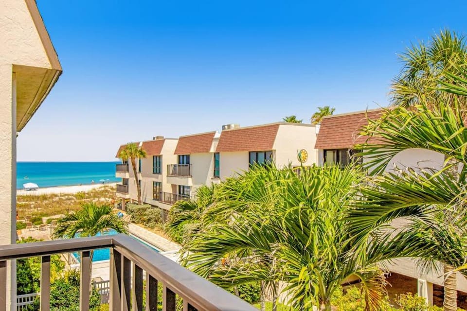 A Gulf Front Getaway House in Holmes Beach