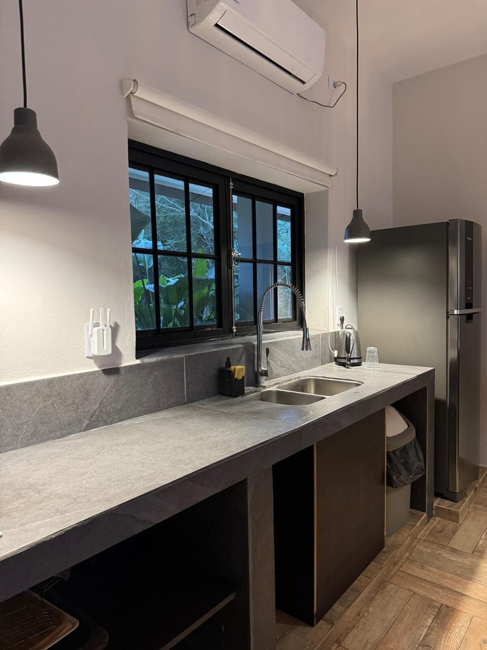 Kitchen or kitchenette, oven, pet friendly, stove
