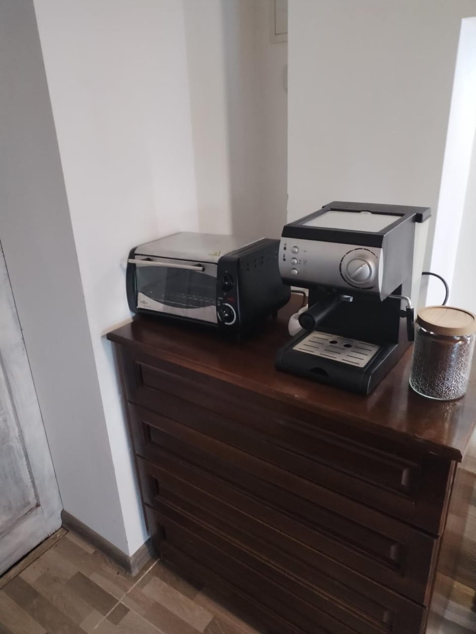 Coffee/tea facilities, toaster
