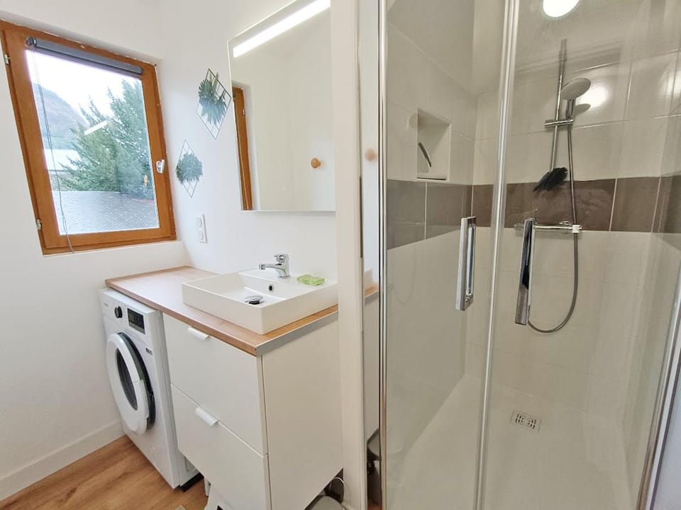 Shower, Bathroom, washing machine