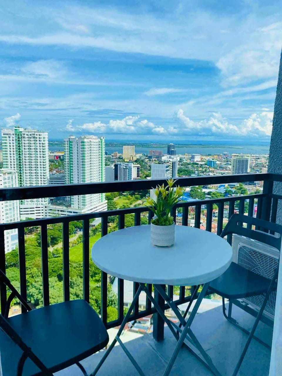 View (from property/room), Balcony/Terrace, City view, Sea view