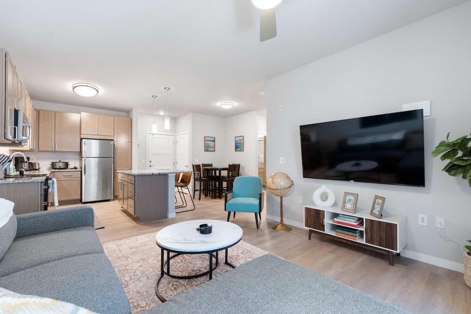 Pool & Fitness Room Near University Park - Covered Parking Apartment in Madison