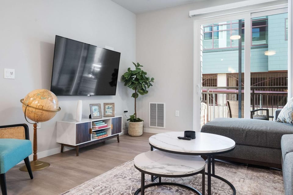 Pool & Fitness Room Near University Park - Covered Parking Apartment in Madison