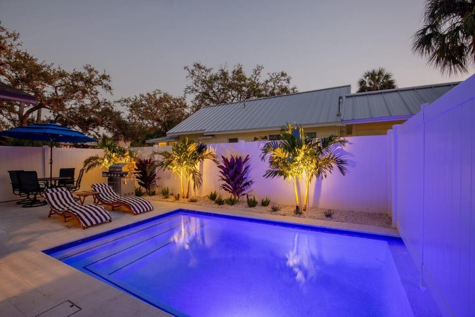 Downtown-Gulfport-Cooled & Heated Pool Villa in Gulfport