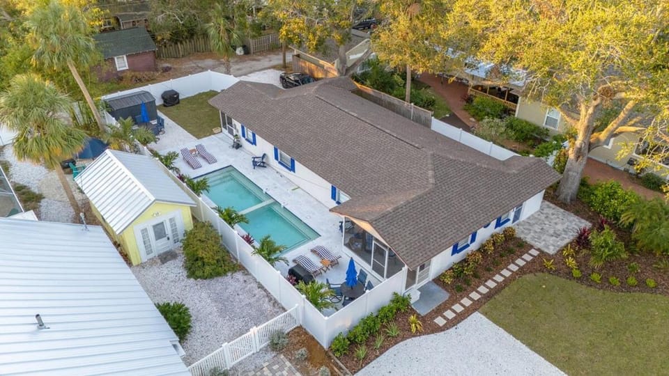 Downtown-Gulfport-Cooled & Heated Pool Villa in Gulfport