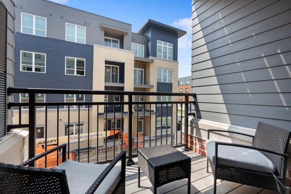 Washer & Dryer with Free Underground Parking with a Pool Apartment in Madison
