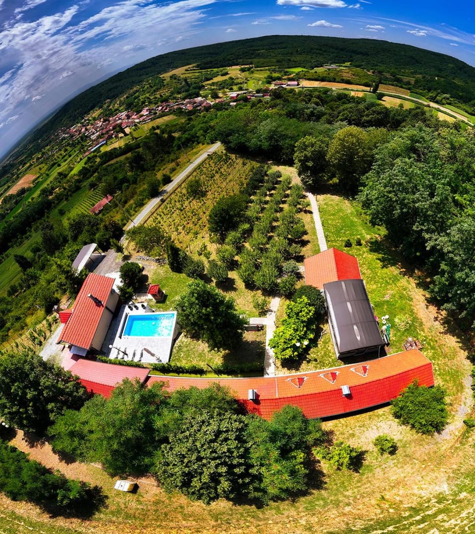 Property building, Day, Neighbourhood, Natural landscape, Bird's eye view, Pool view, Swimming pool
