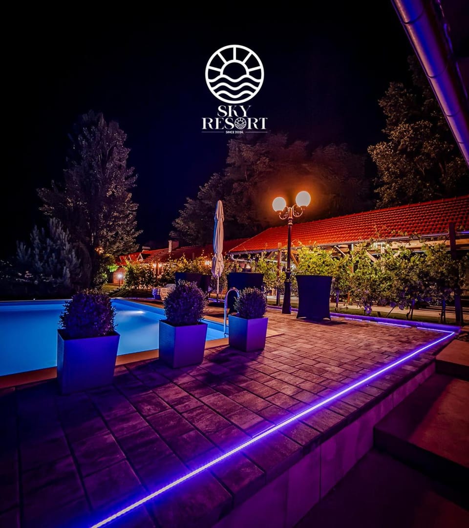 Night, Pool view, Swimming pool, sunbed