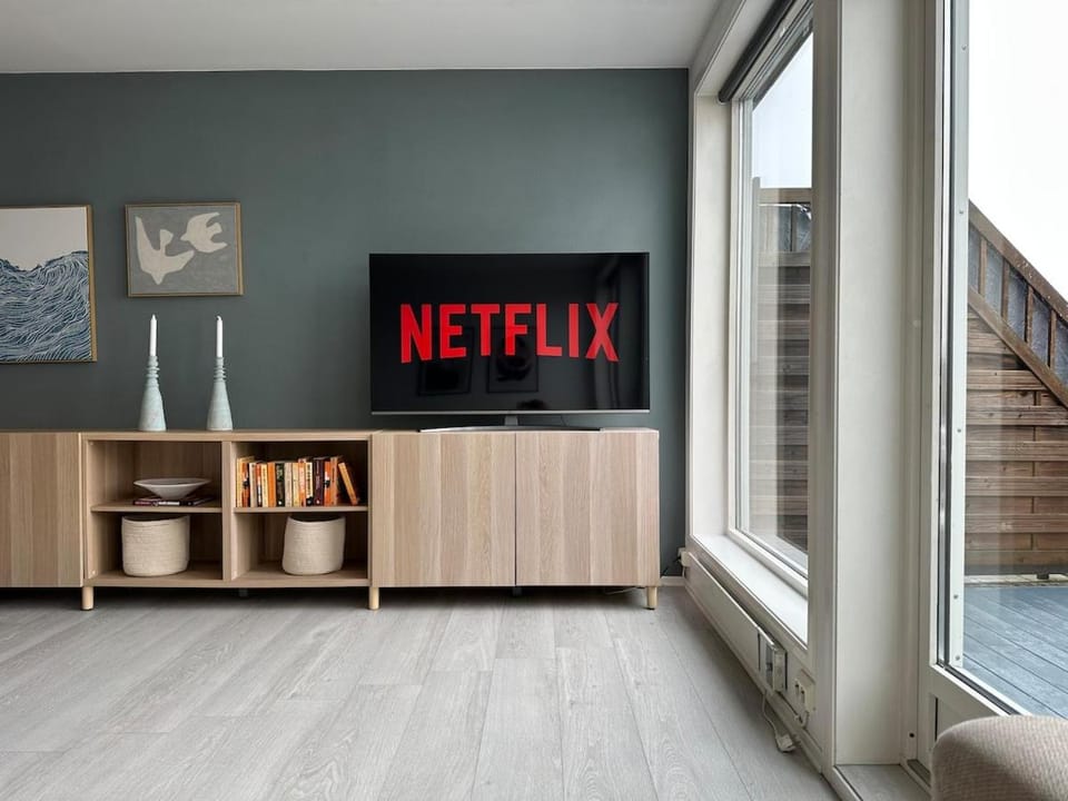 Communal lounge/ TV room, TV and multimedia