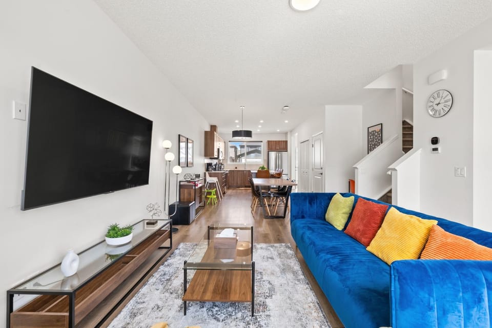 Communal lounge/ TV room, TV and multimedia, Living room, Seating area, Dining area, Evening entertainment