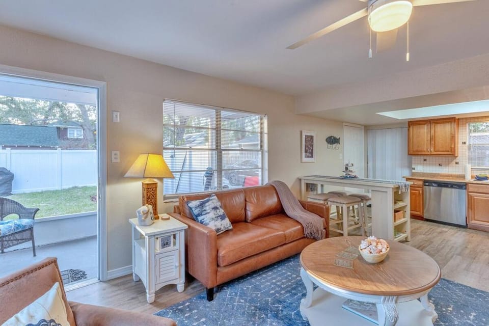 Downtown Gulfport Heated & Cooled Pool-B Villa in Gulfport