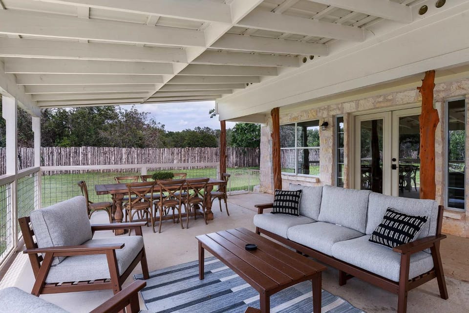 Hoots Hollar Haus - For 6 House in Rio Grande
