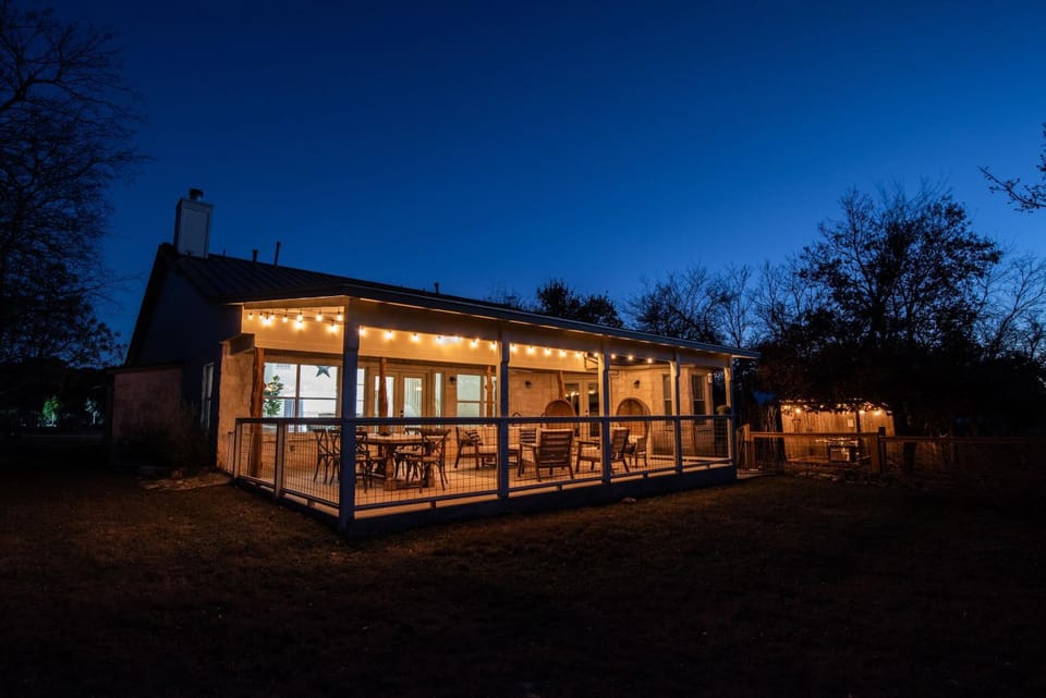 Hoots Hollar Haus - For 6 House in Rio Grande