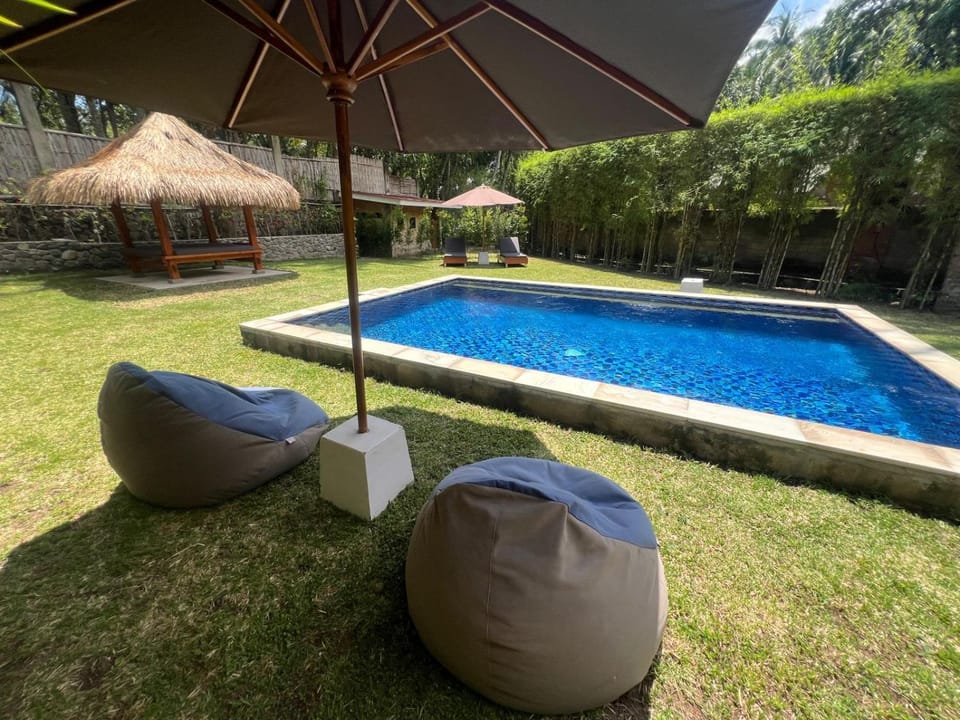 Swimming pool, Swimming pool