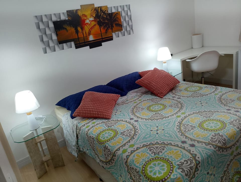 Bed, Seating area, Bedroom