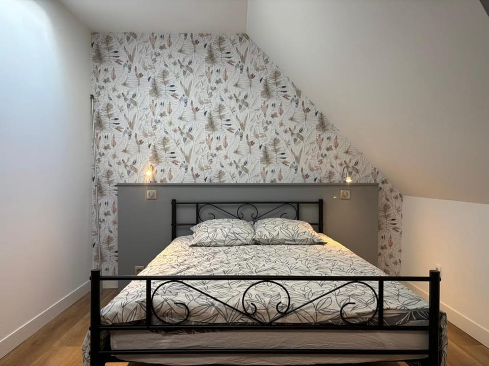 Bed, Photo of the whole room, Bedroom