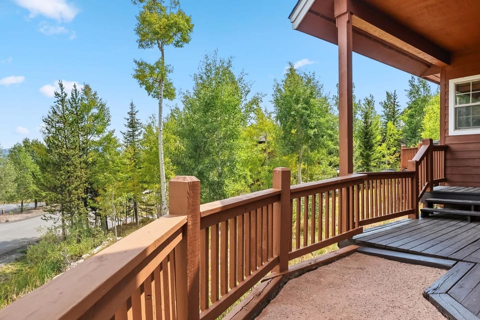 Dog Friendly Stay Near Trails in Silverthorne House in Wildernest